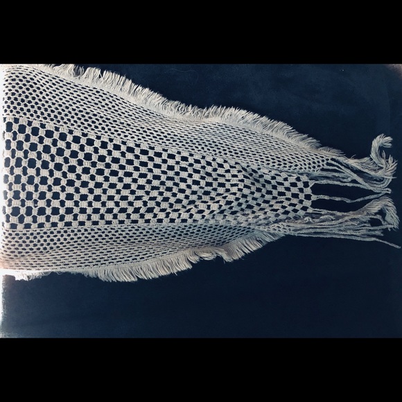 Knit grey scarf, multi-patterned - Picture 2 of 2